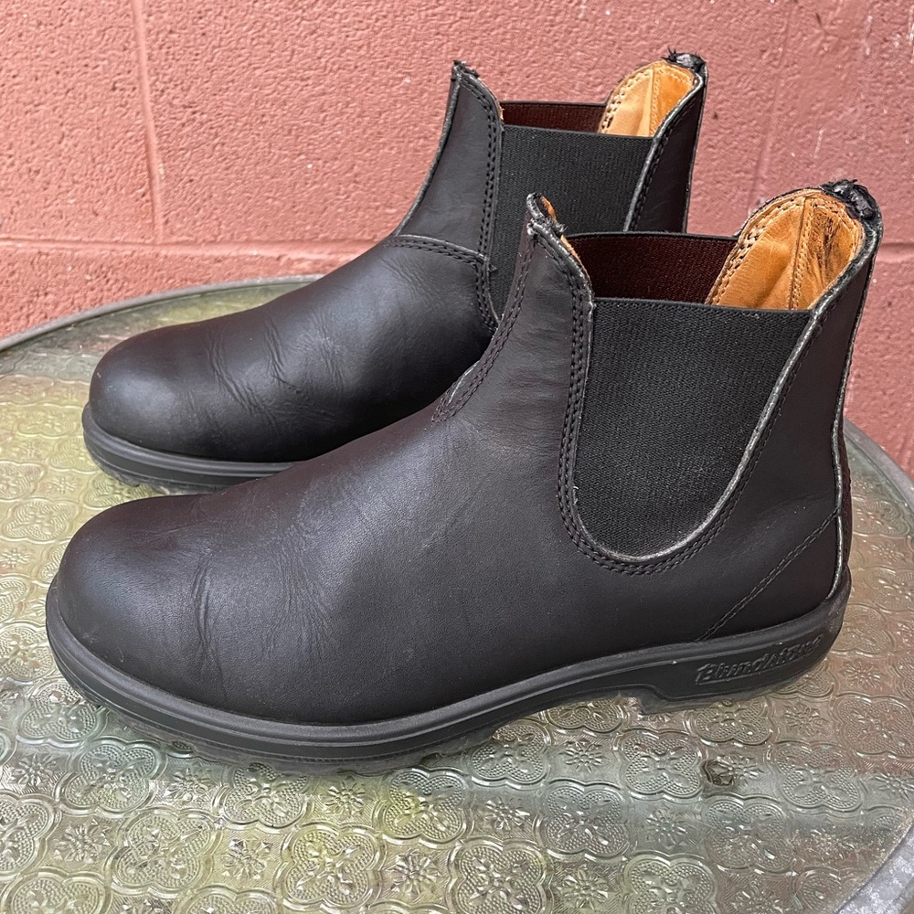 Blundstone Black Leather Chelsea Boots Size 10.5 Woman’s or 8.5 Men’s